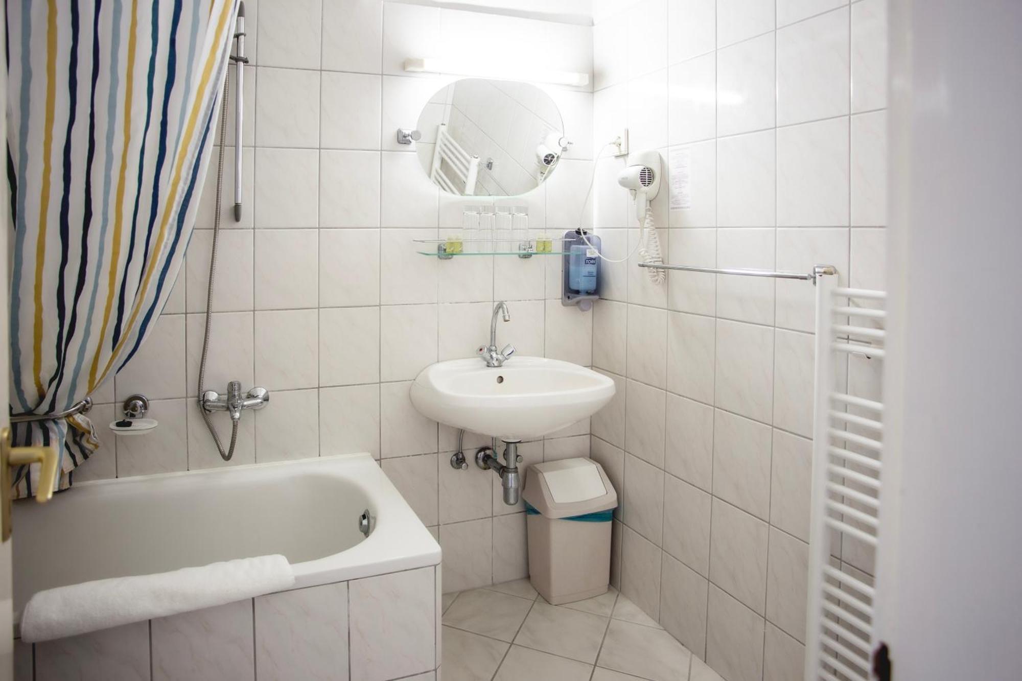 Hotel Kapos Kaposvár エクステリア 写真
