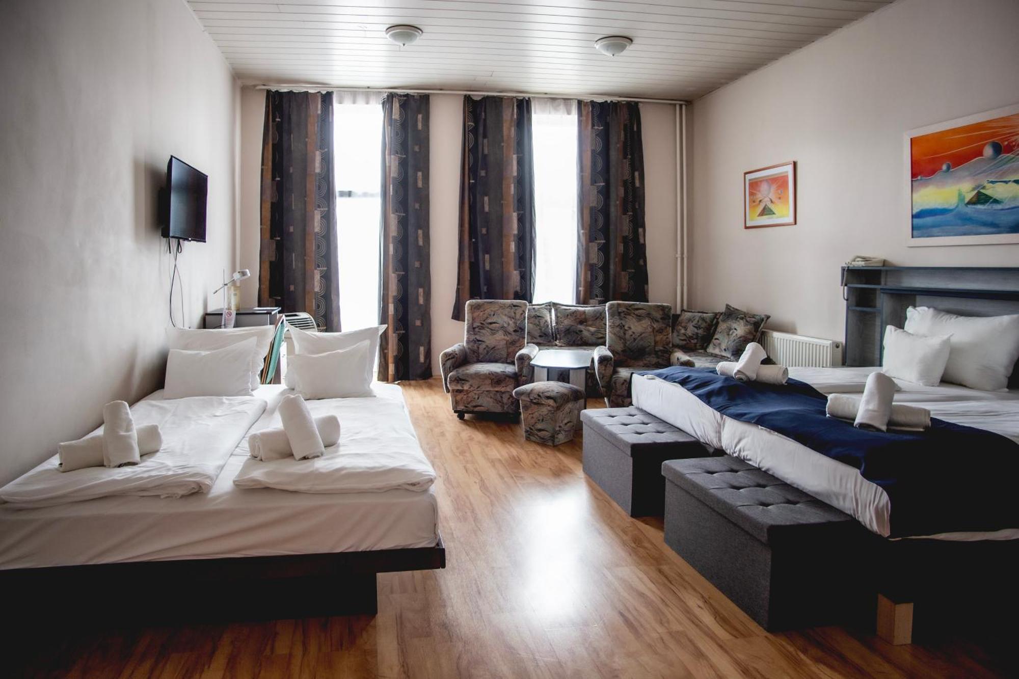 Hotel Kapos Kaposvár エクステリア 写真