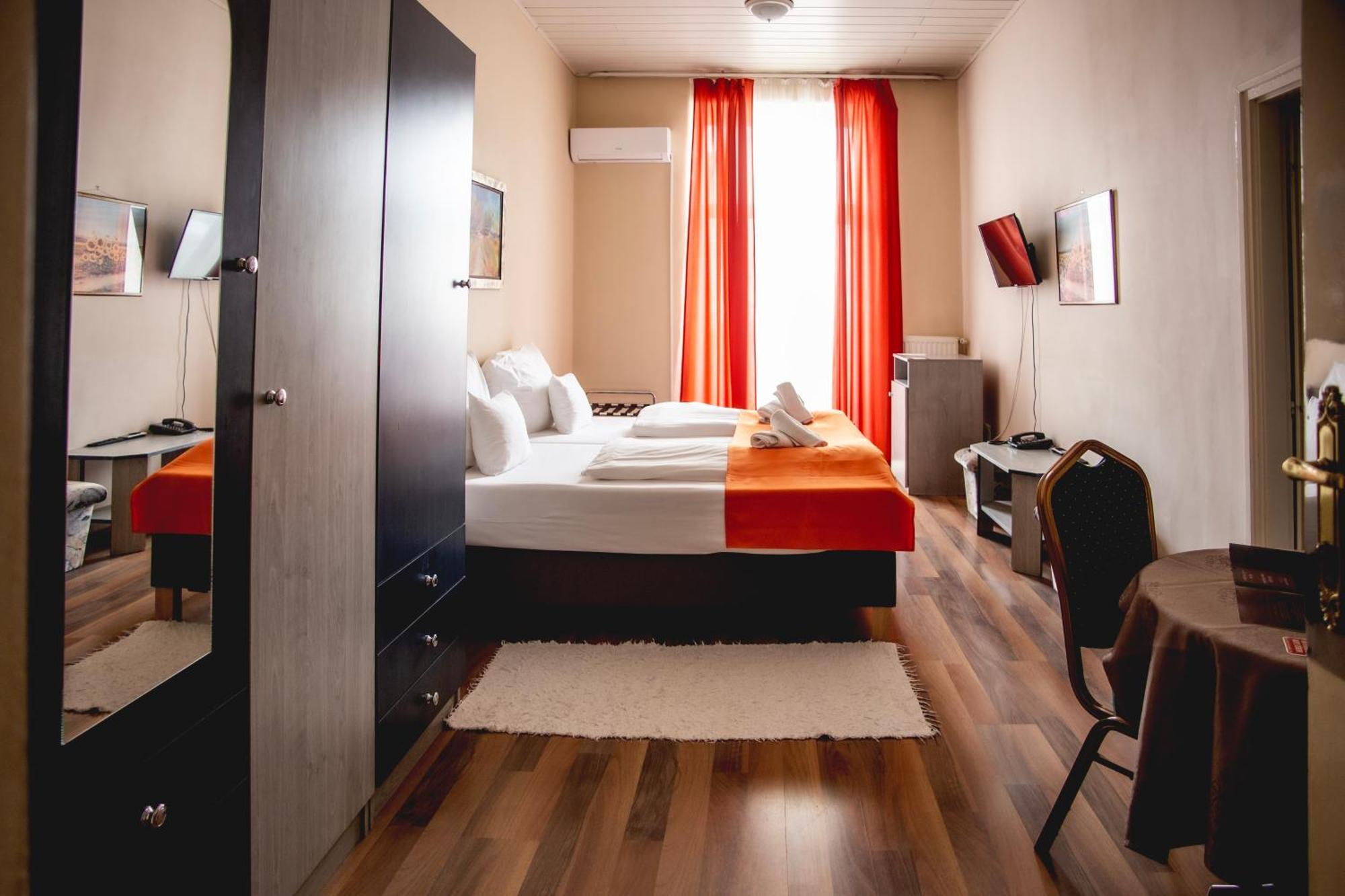 Hotel Kapos Kaposvár エクステリア 写真