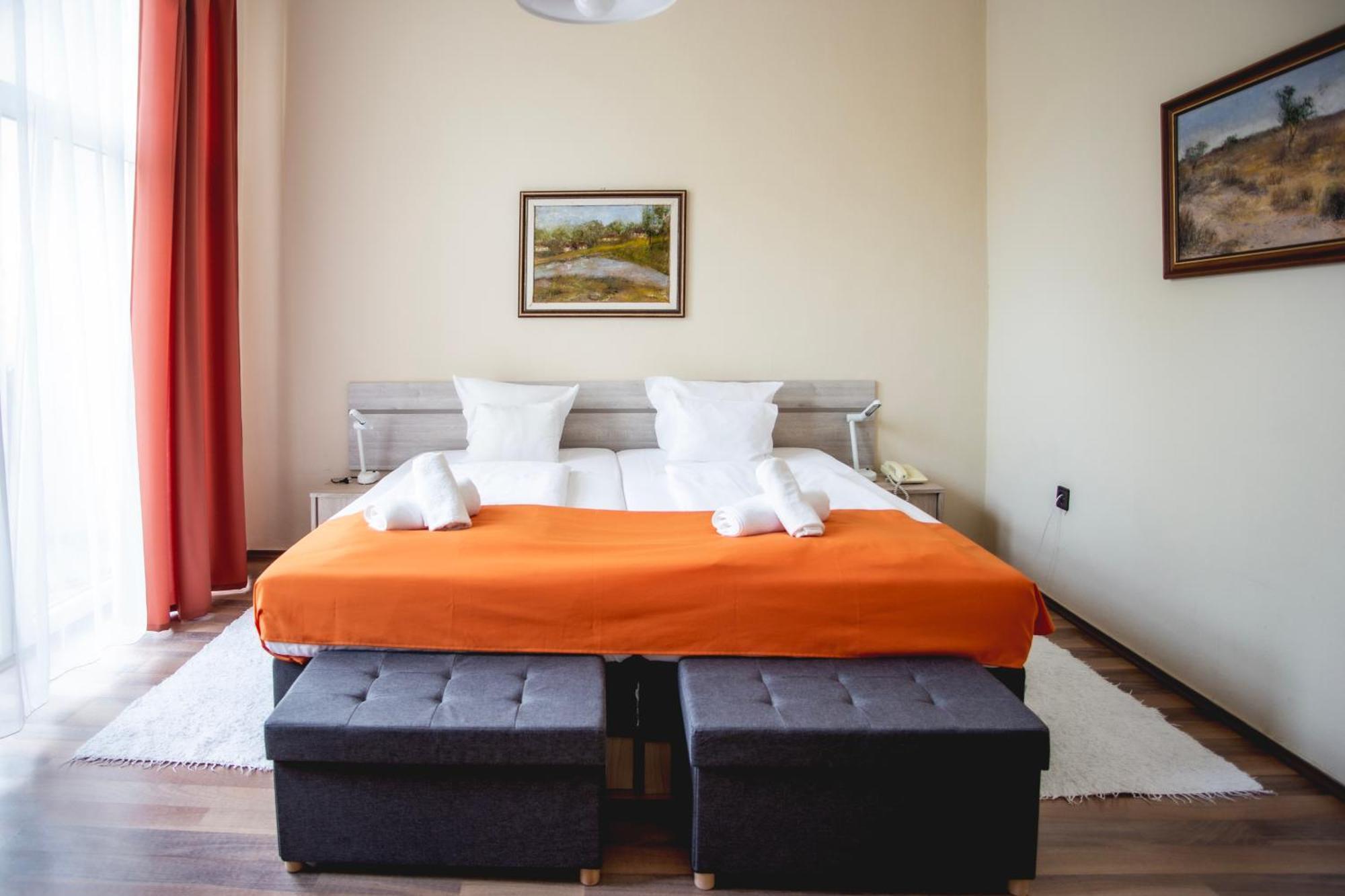 Hotel Kapos Kaposvár エクステリア 写真