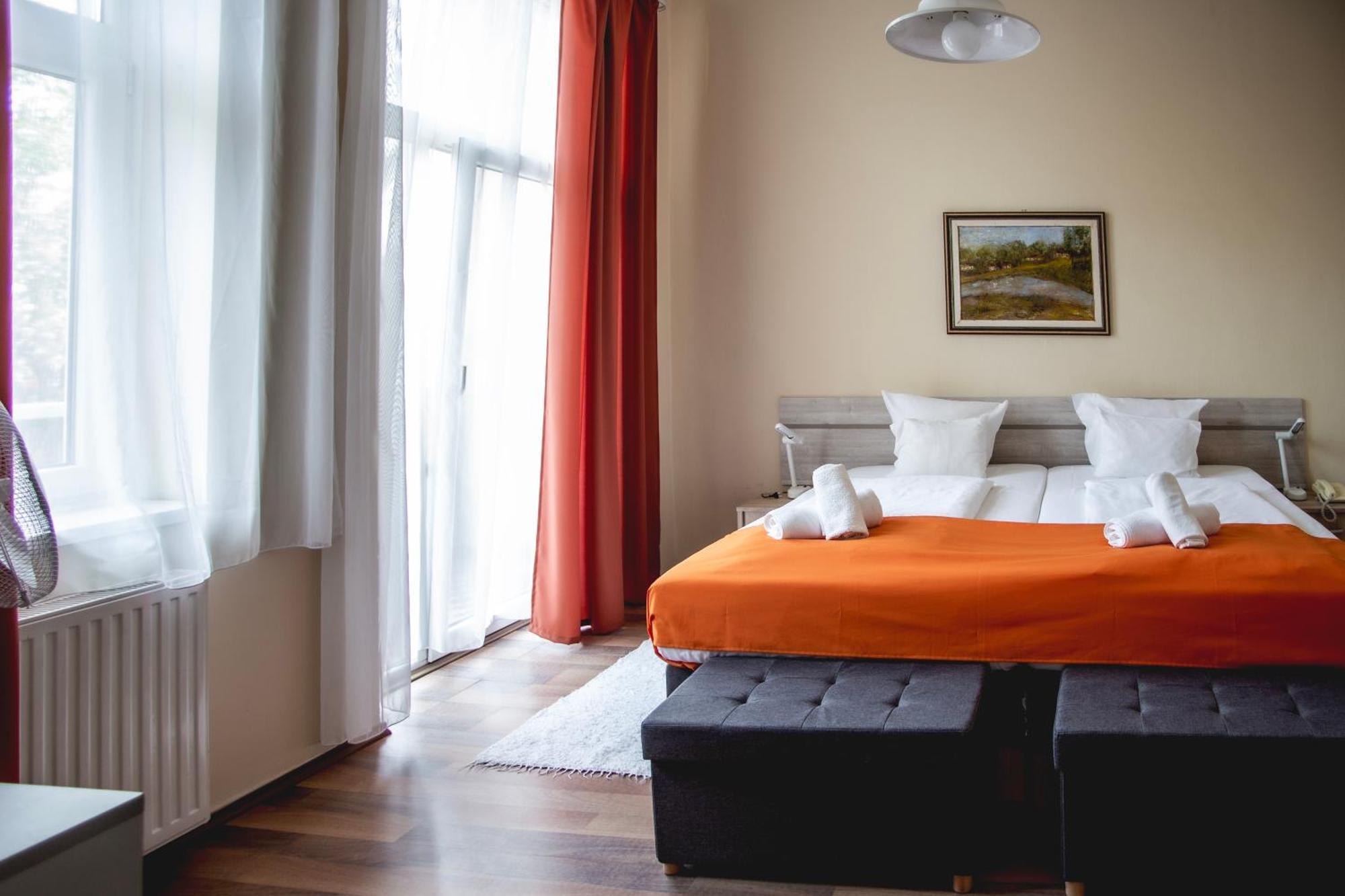 Hotel Kapos Kaposvár エクステリア 写真